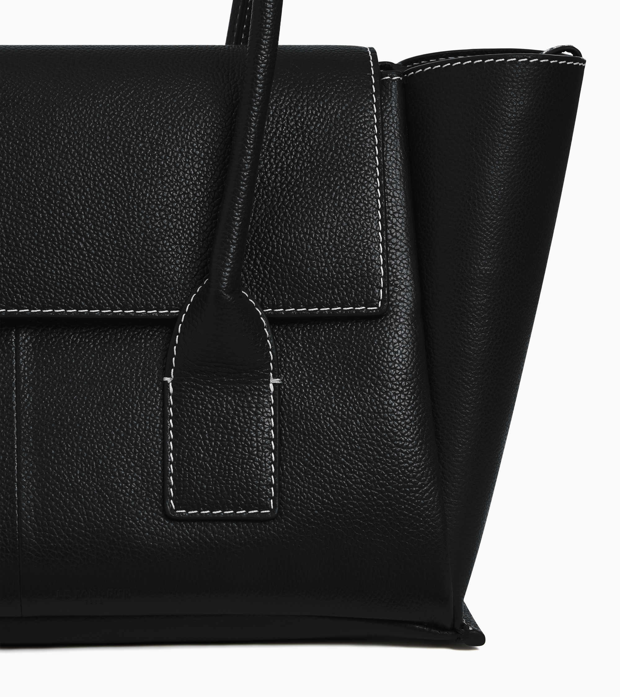 Medium tote bag with flap in grained leather - Image 3