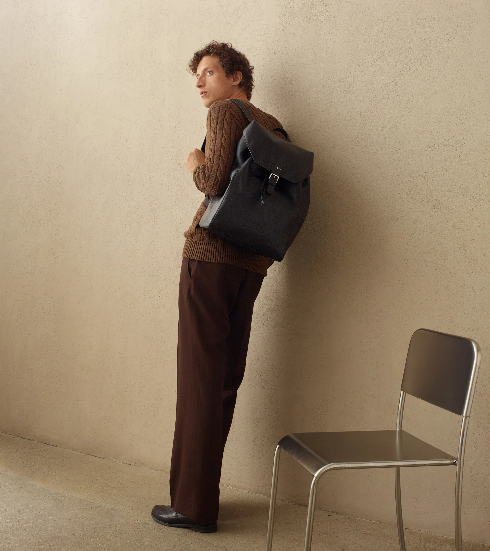 Emile backpack in grained leather with a flap - Image 7