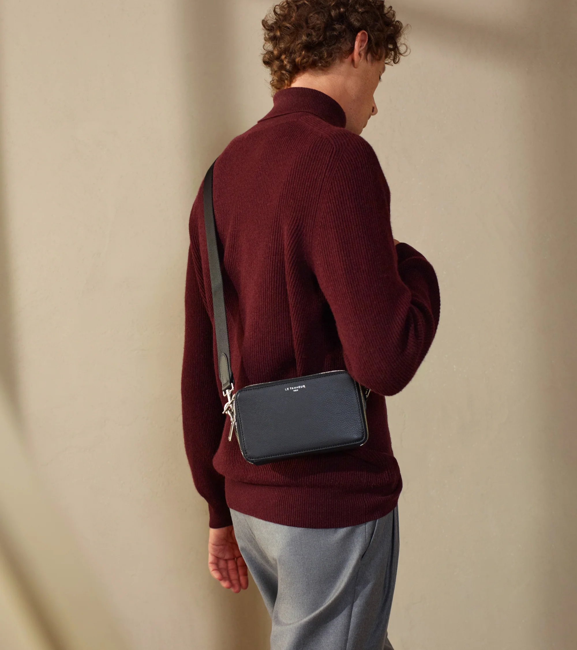 Emile small 2-compartment pouch in grained leather - Image 3