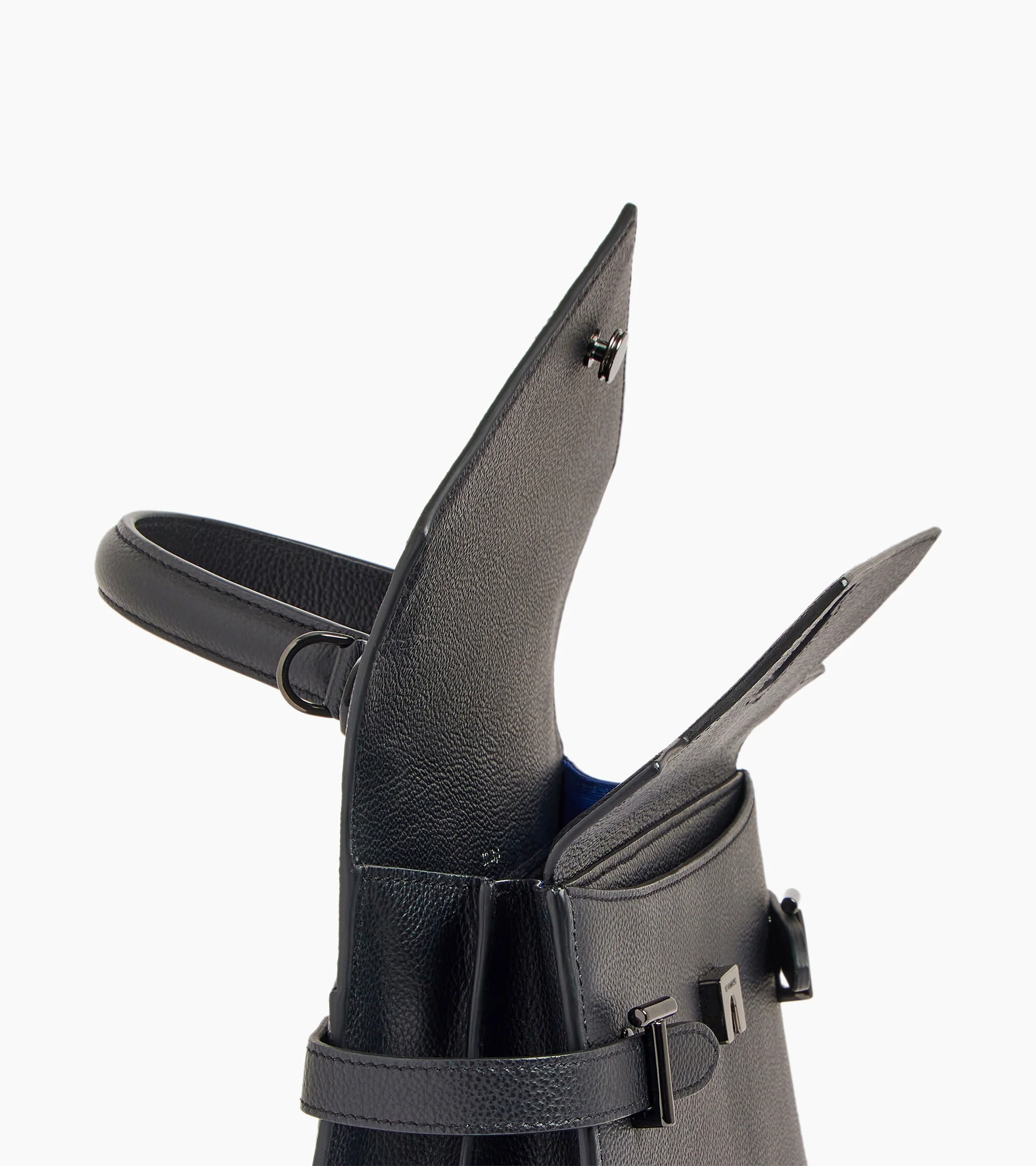 Emilie medium handbag with double flap in grained leather - Image 8