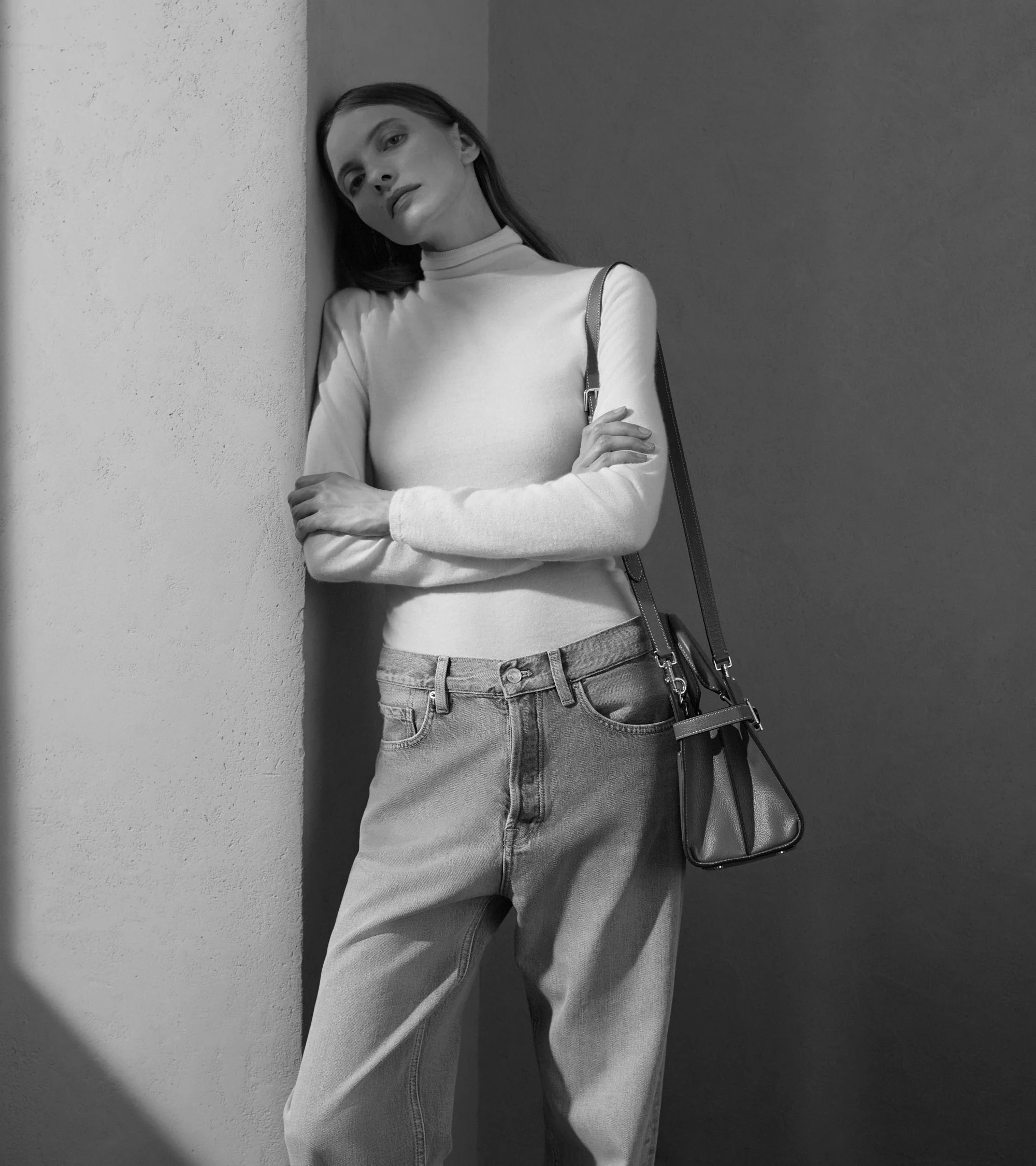 Emilie medium-sized handbag in grained leather - Image 6