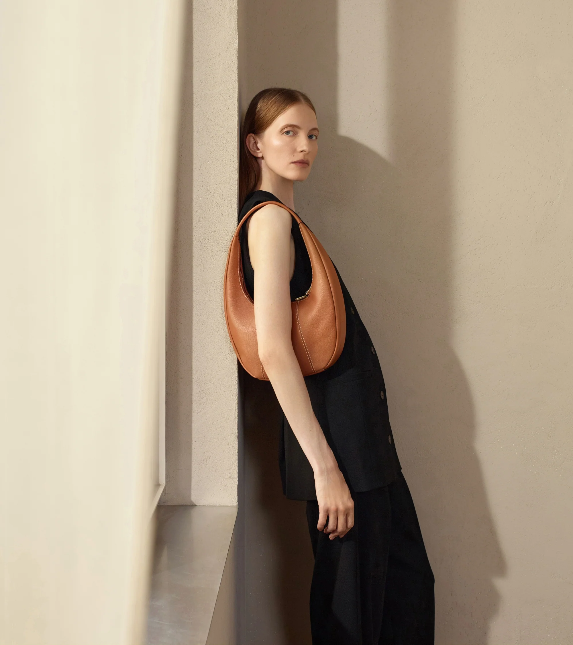 Juliette medium hobo bag in grained leather - Image 6