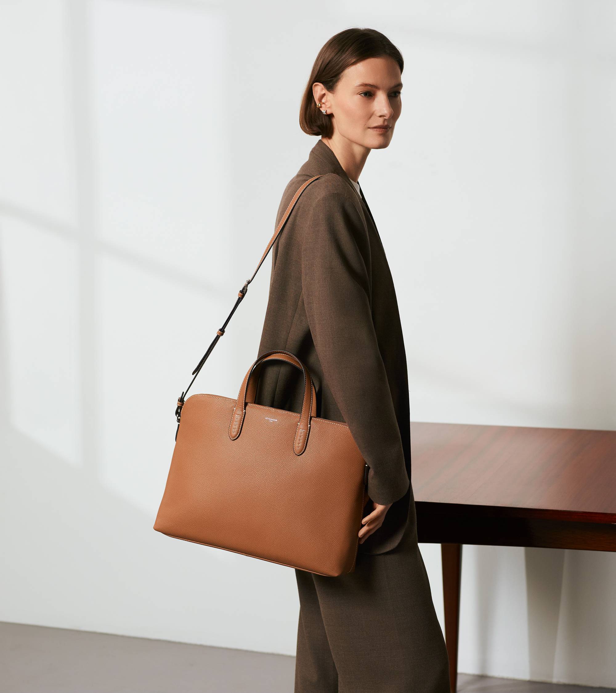 Sophie 15" briefcase with 1 expanding compartment in grained leather - Image 3